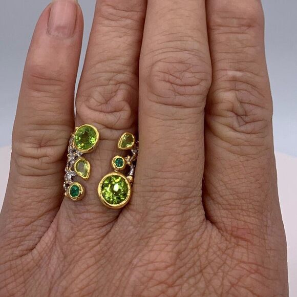 Long multi chain,gold tones, peridot like bead, EUC, vintage, fashion jewellery - Picture 16 of 16